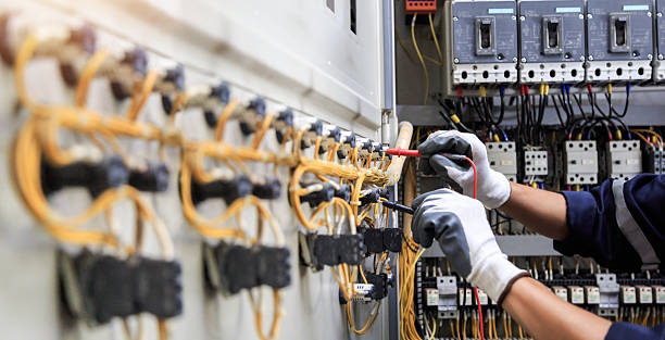 Professional Electrician technician working in Edinburg, VA